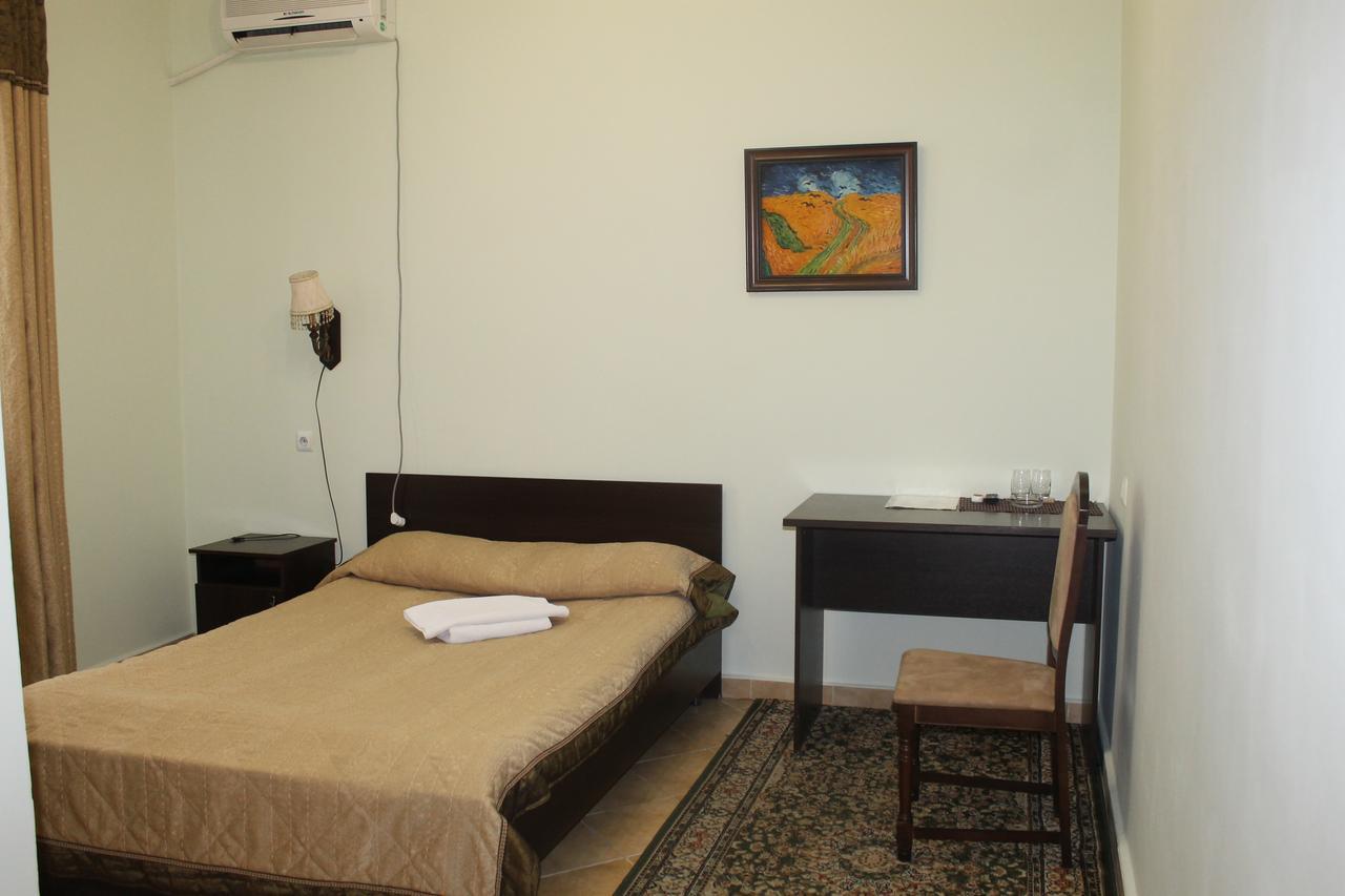 Hotel Vangogh Kyzylorda Exteriör bild